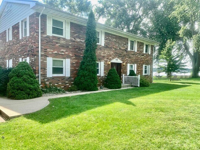 Building Photo - 706 Ross Ave