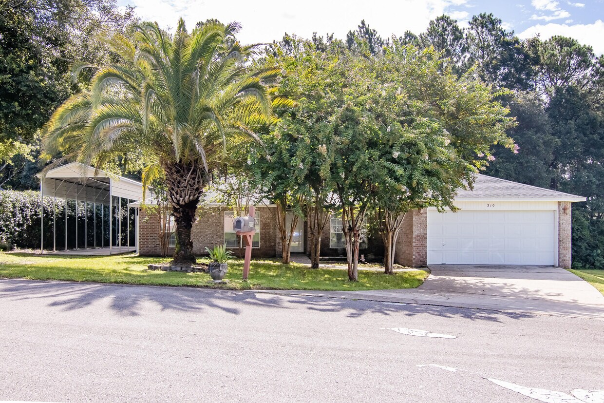 310 Tislow Dr, Crestview, FL 32536 House for Rent in Crestview, FL