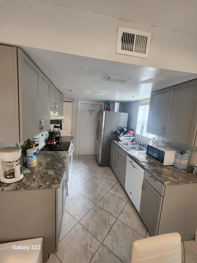 Building Photo - 5884 Dewberry Way