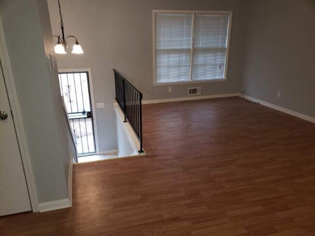 Building Photo - 2007 Winmar Ln