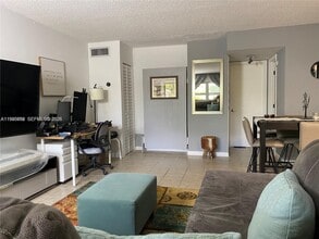 Building Photo - 1425 Arthur St