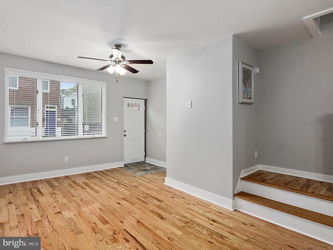 Building Photo - 2527 S Marshall St