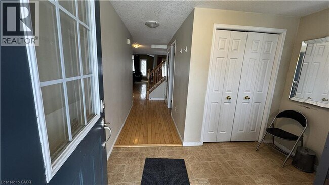 Photo du bâtiment - 559 Violet St