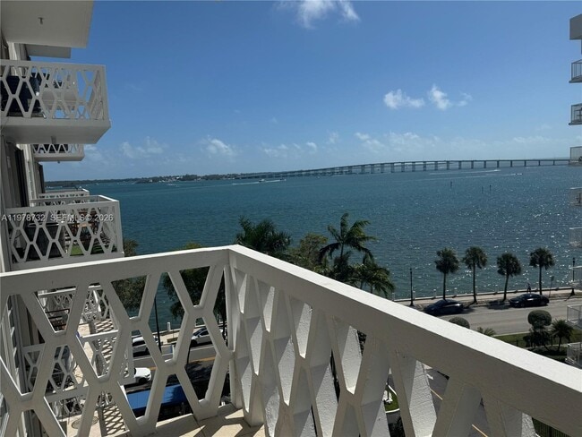 Building Photo - 1430 Brickell Bay Dr