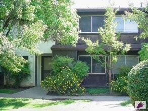 Building Photo - 4767 N Cedar Ave