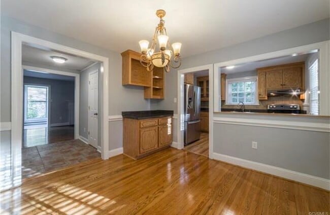 Building Photo - 6615 Forest Hill Ave