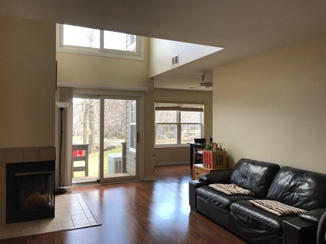 Foto del edificio - 32B Foxboro Ct