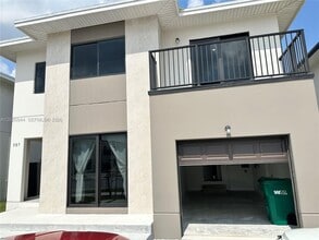 Building Photo - 307 NW 13th Pl