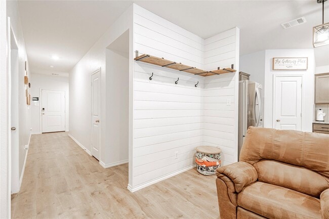 Foto del edificio - 801 Meadow Creek Ln