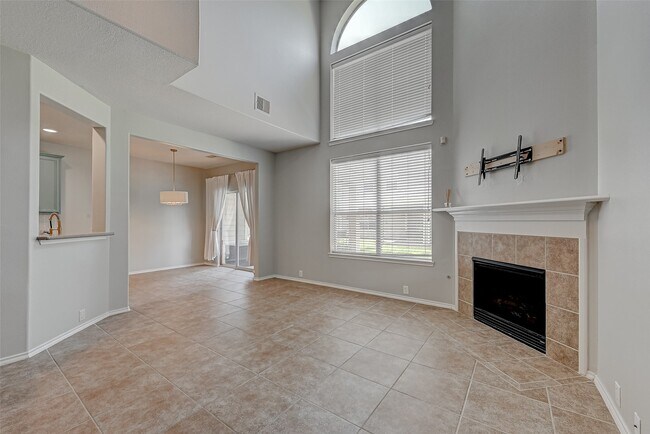 Foto del edificio - 13600 Breton Ridge St