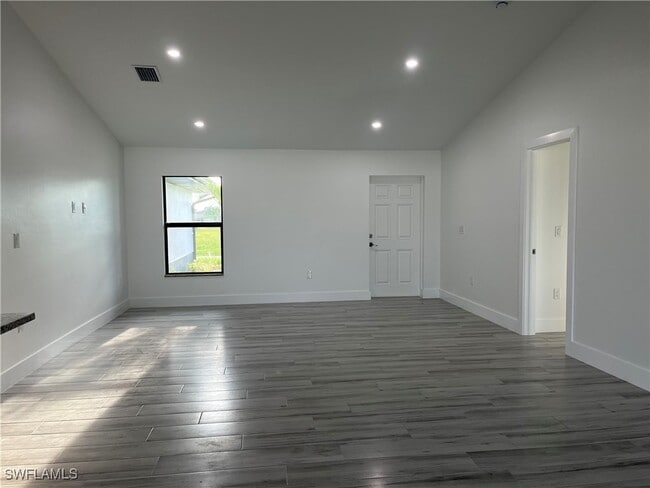 Building Photo - 609 NW 37th Ave