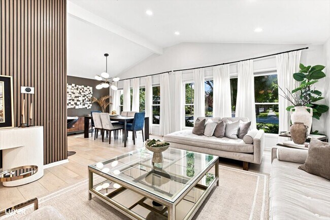 Foto del edificio - 521 Lavergne Ave