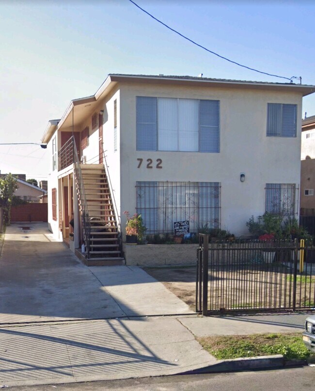 Building Photo - 722 W 56th St