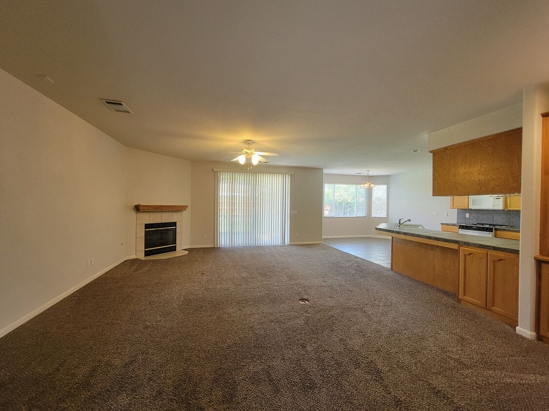 Foto del edificio - 1 year lease