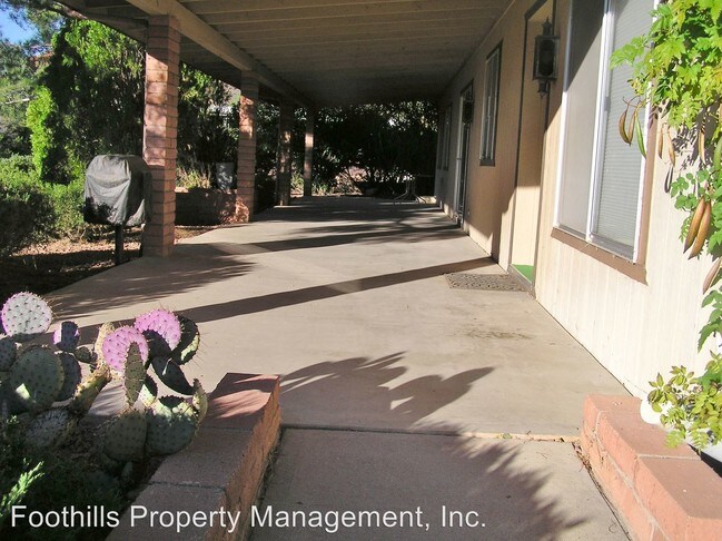 Building Photo - 140 Meander Way