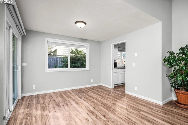 Foto del edificio - 1215 Cedar Ridge Dr