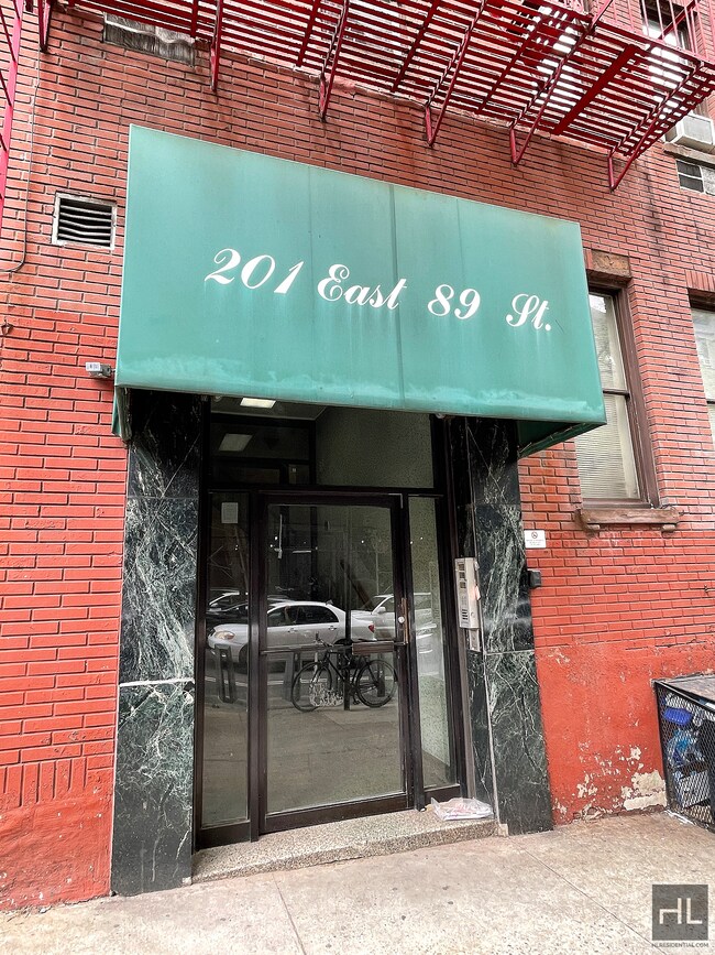 Foto del edificio - Spacious Studio | East 89th Street
