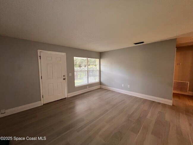 Foto del edificio - 127 West Ct