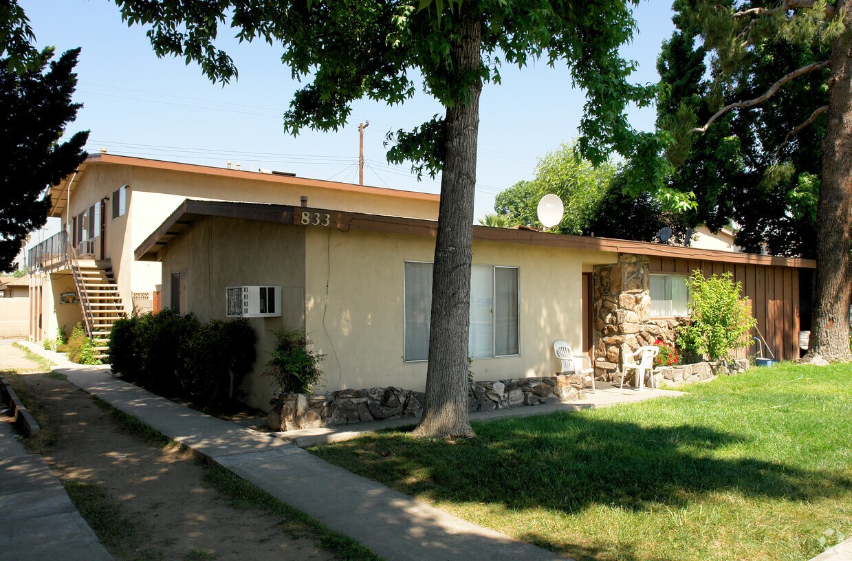Primary Photo - 833 N Vineyard Ave