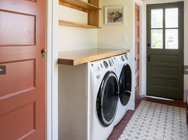 Foto del edificio - 1012 Seashore Rd