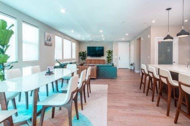 Foto del edificio - Dublin Hyde Park Single Level Condo 4 Bed ...