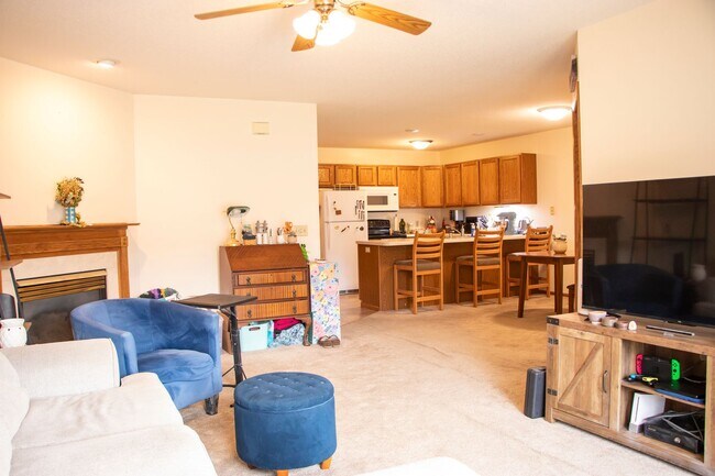 Foto del edificio - Very Well Maintained Apartment - One Floor...