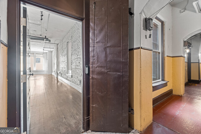 Foto del edificio - 215 Mitchell St SW