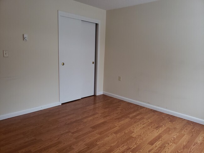Building Photo - 7 Hawthorne Cir