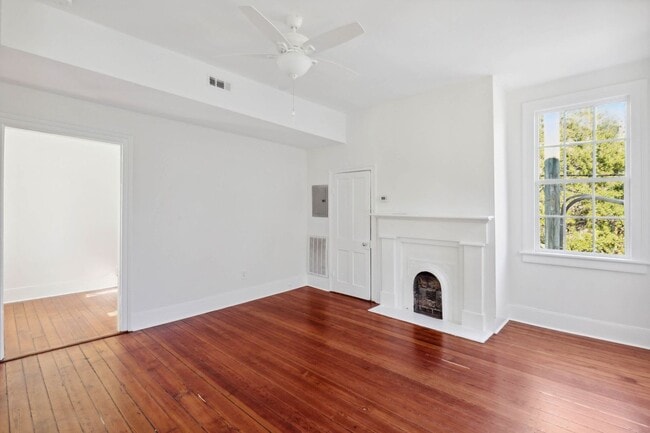 Building Photo - 89 Alexander St