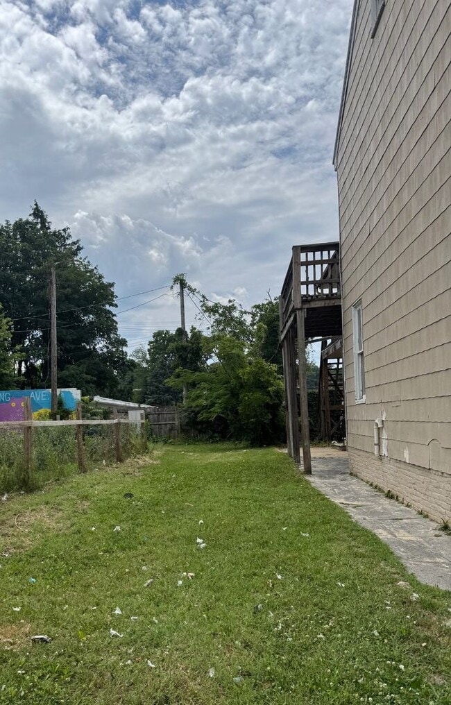 Building Photo - 518 N Pershing Ave
