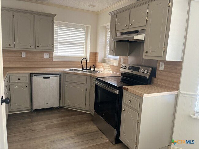 Building Photo - 3004 Panhandle Dr