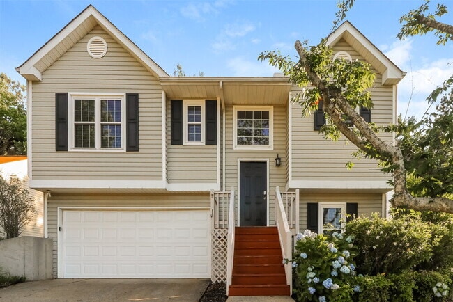 Building Photo - 2327 Wavetree Ln NW