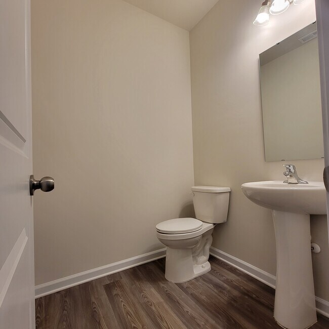 Foto del edificio - 5037 Markfield Ln