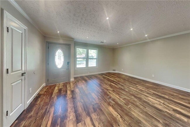 Building Photo - 3424 Hogan Dr NW