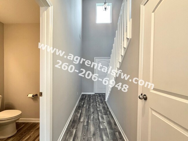 Building Photo - 3 Bedroom Residence