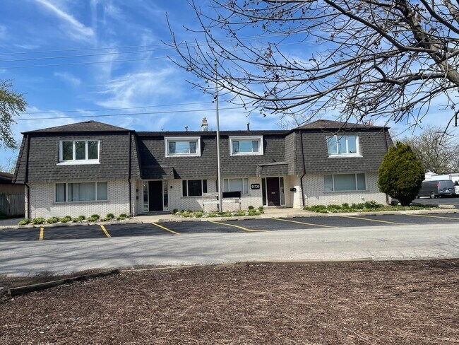 Foto del edificio - 14730 Kilbourn Ave