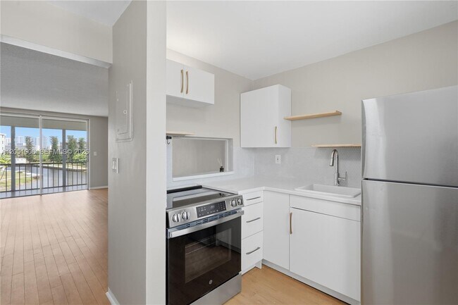 Foto del edificio - 2851 Leonard Dr