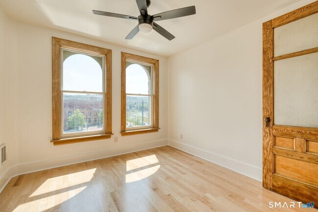 Foto del edificio - 11 Main St