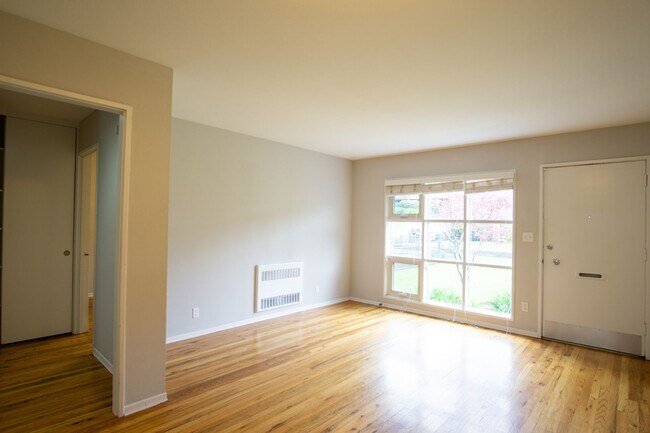 Foto del edificio - Mid-Century 2-bedroom Near OHSU Ready Mid-...