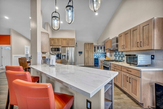 Building Photo - 6500 Brookview Cir