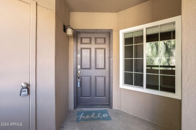 Foto del edificio - 9451 E Becker Ln