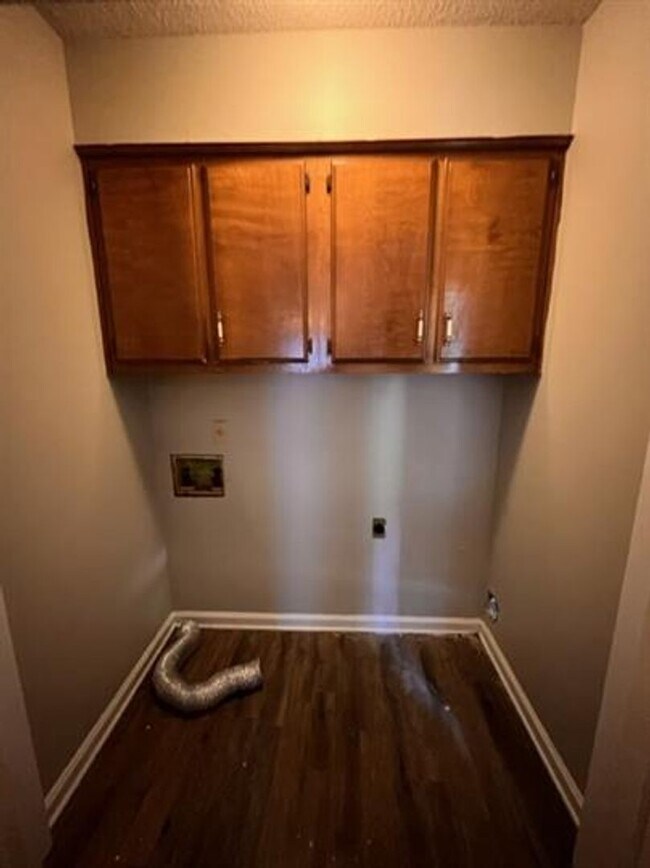 Foto del edificio - ~HALF OFF FIRST MONTH'S RENT~ Charming 3-Bedroom Home in Bartlett-Spacious & Move-In Ready!