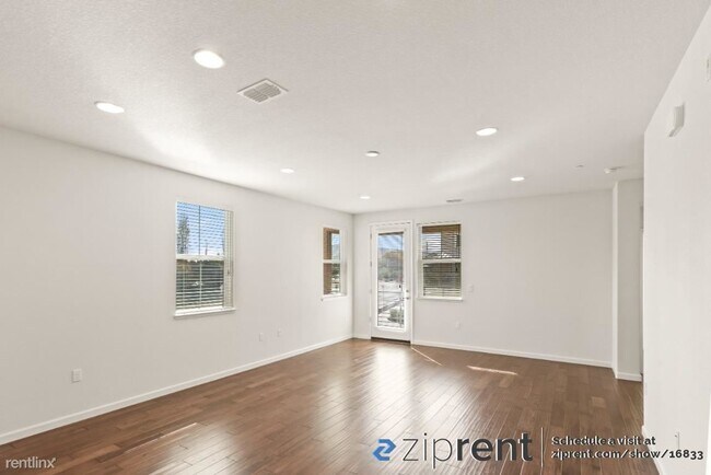 Foto del edificio - 4 br, 3.5 bath Townhome - 6118 Charlotte D...