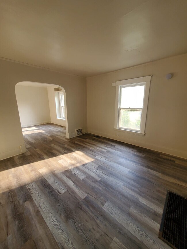 Building Photo - 1312 Hotop Ave