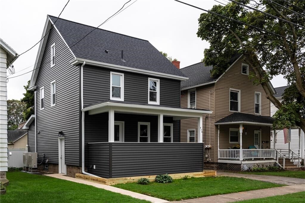 Foto principal - 210 E Elm St