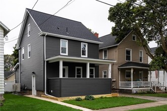Building Photo - 210 E Elm St