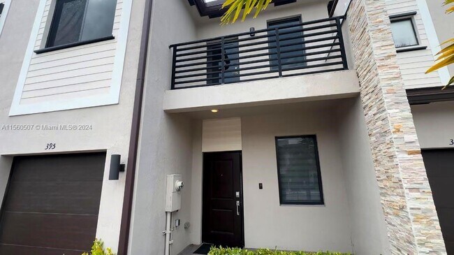 Foto del edificio - 395 NE 211th Terrace