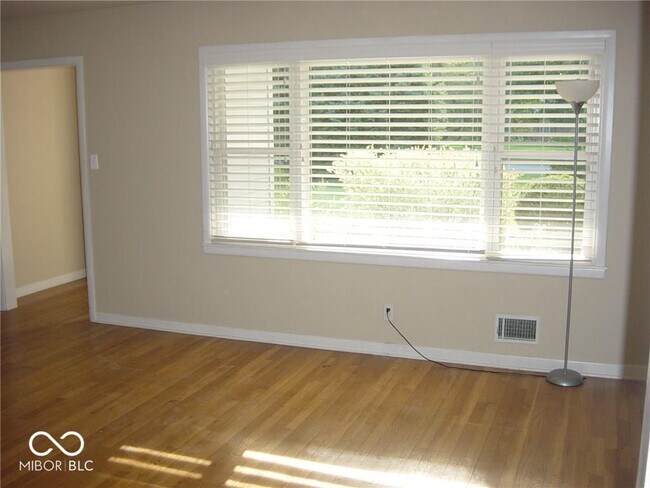 Foto del edificio - 6486 N Oxford St