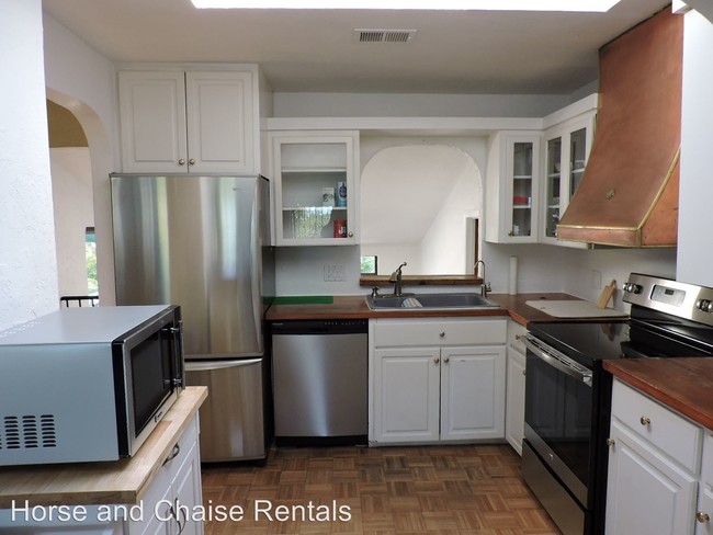 Building Photo - 4910 Lemon Bay Dr
