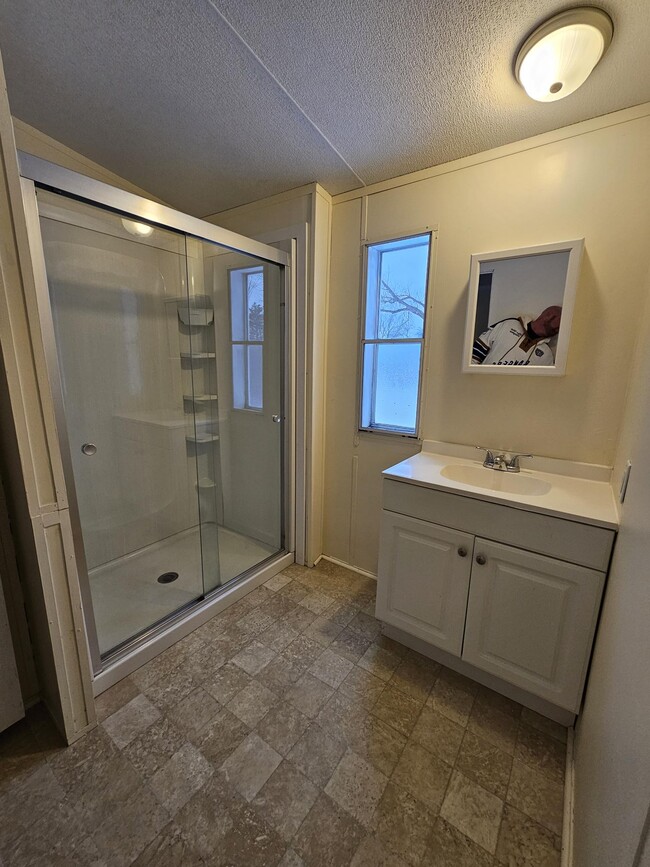 Building Photo - 16 Noble Ln